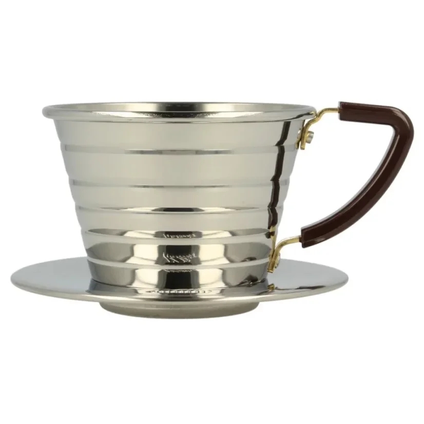 Dripper Kalita Wave 155 per la preparazione di caffè filtrato.