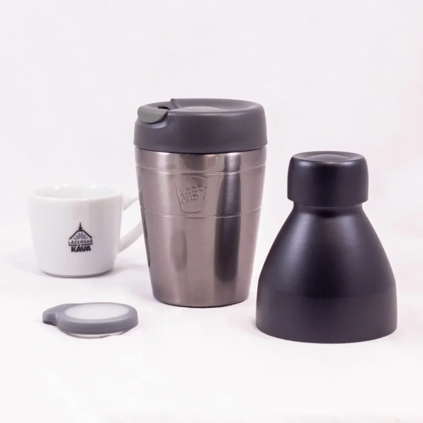 Mug thermique KeepCup Kit Thermal Nitro M d'une capacité de 340 ml, idéal pour les voyages, en finition argentée.