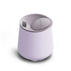 Tasse en forme de verre à vin Fellow Ruby Wine Insulated Tumbler de couleur violette.