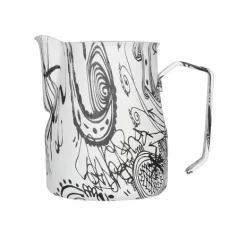 Black Motta milk pitcher with a capacity of 500 ml, ideal for making frothy milk.