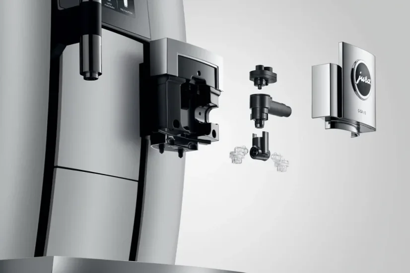 The massive combined nozzle can be disassembled with a few simple movements. Easier maintenance.