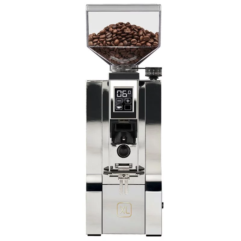 Espressový mlynček na kávu Eureka Mignon XL CR v chrómovom prevedení s plochými mlecími kameňmi pre presné mletie kávy.