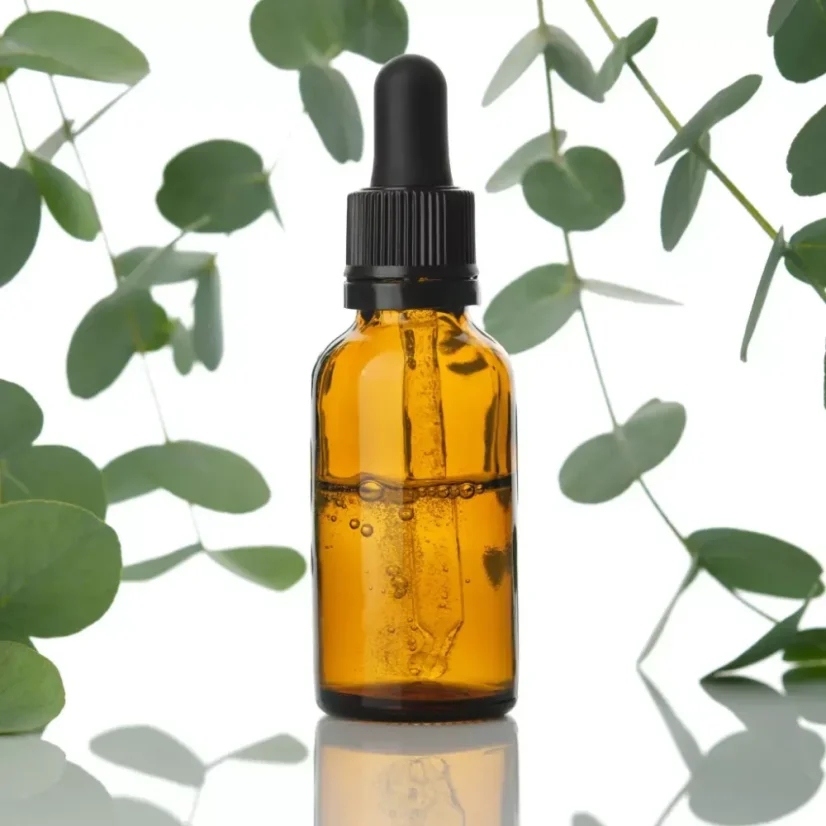 BIO Eucalyptus est une huile essentielle 100% naturelle, certifiée 100% biologique, idéale pour rafraîchir l'air et soutenir la respiration.