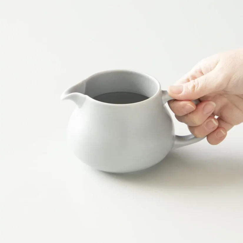 Kávový čajník Pinot Aroma v šedej farbe.