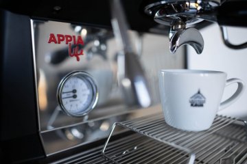 Firwat d'Appia Kaffismaschinn vun Nuova Simonelli fir Äre Café wielen
