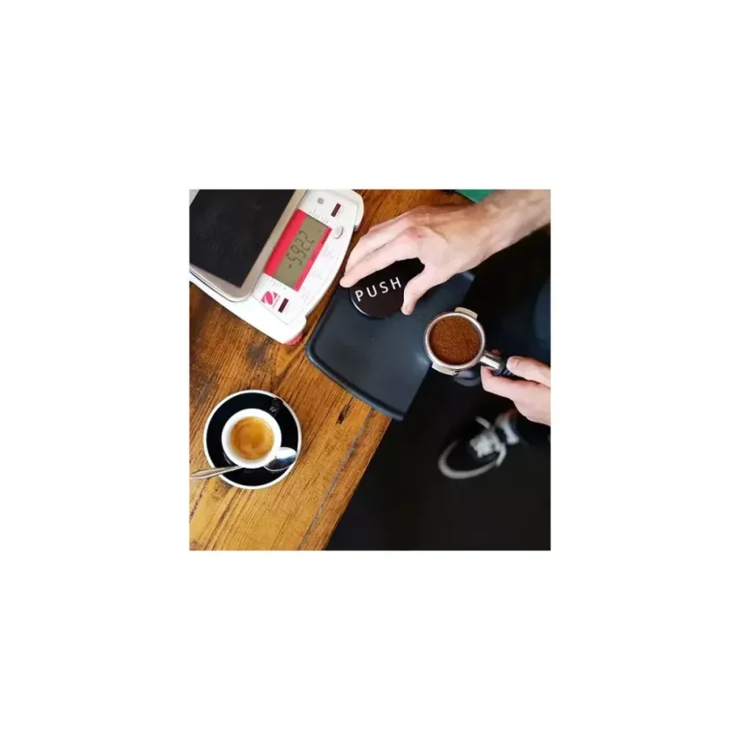 Pächovadlo na kávu Clockwork Espresso s priemerom 58,5 mm je ideálnou voľbou pre precízne prípravu espresso kávy a je kompatibilné s kávovarom ECM Mechanika V Slim.