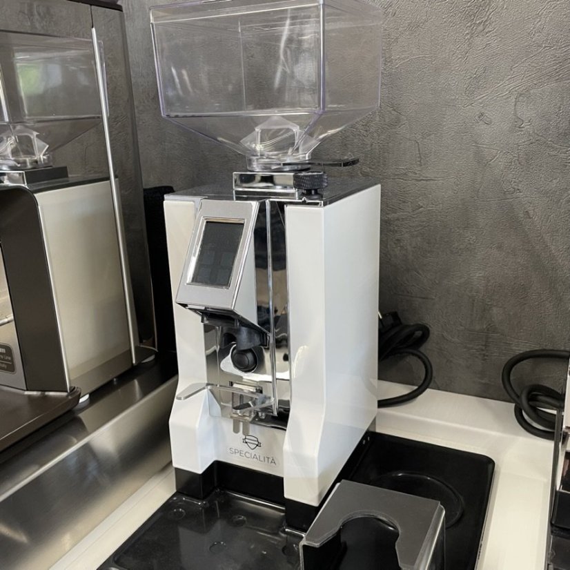Eureka Mignon Specialita 16CR White espresso grinder with standard label.