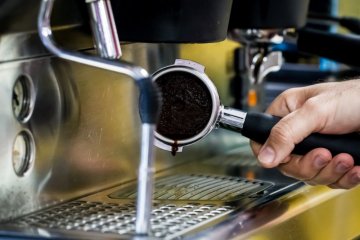 Analyse vun Kaffi aus benotzt Espresso Puck