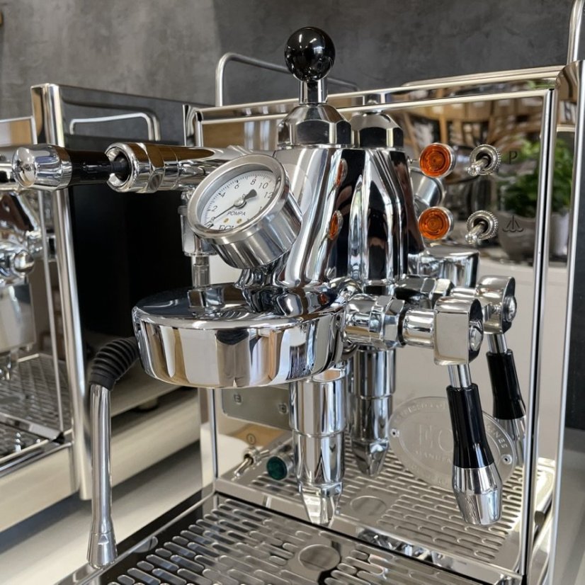 ECM Mechanika V Slim coffee machine, ideal for home use, with the capability to prepare hot water for tea.