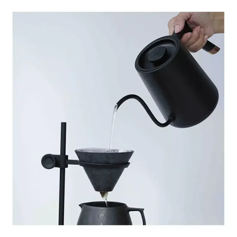 Black Timemore Mini Fish Smart Pour Over Thin kettle with a capacity of 600 ml, ideal for brewing coffee.