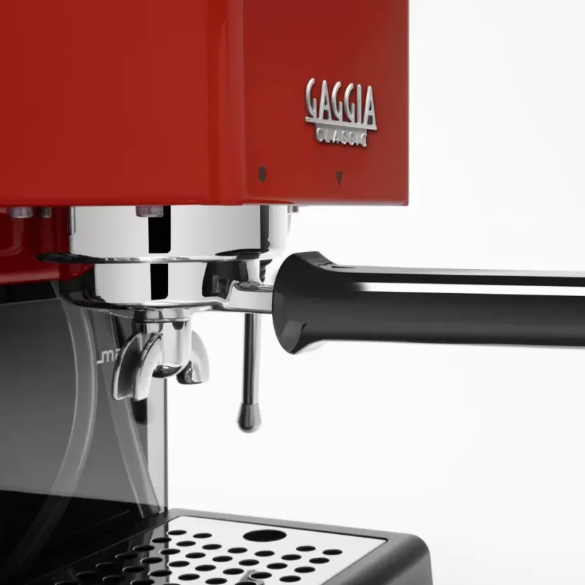 Red domestic single-lever espresso machine Gaggia New Classic EVO.