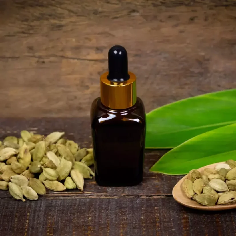 BIO Cardamome est une huile essentielle 100% naturelle qui possède des effets aphrodisiaques et est idéale pour l'aromathérapie.