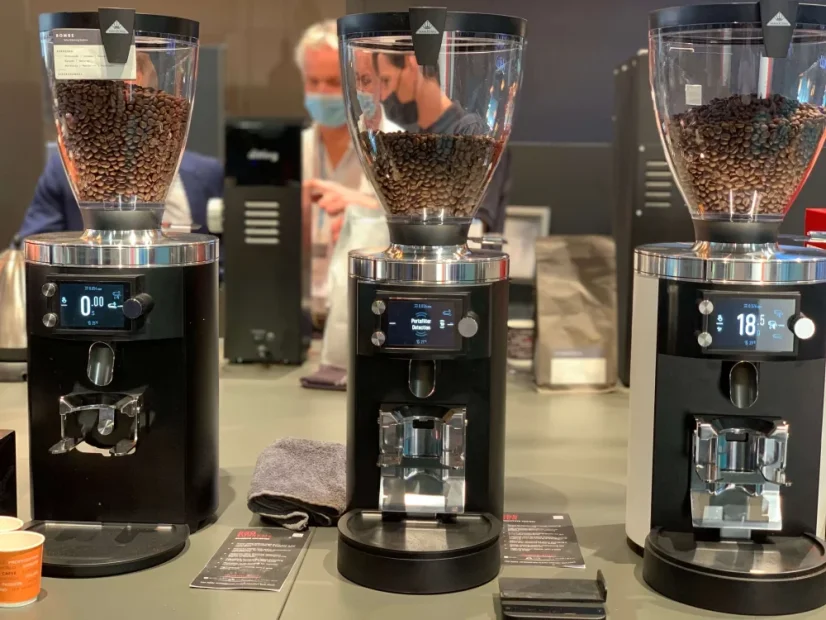 Espresszó őrlő Mahlkönig E65S GbW, alkalmas cukrászdákban történő használatra.
