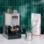 Gaggia New Classic EVO in elegantischem Silber ist eine Haushalts-Siebträgermaschine, die mühelos hervorragendes Cappuccino zubereitet.