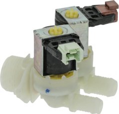 Elektromagnetesche Ventil 2-Wee 180° Zanussi, mat zwou Spullen mat giele Knäppercher, engem gréngen a brongen Konnektor a Plastikkierper mat mehrere Schlauchausgäng