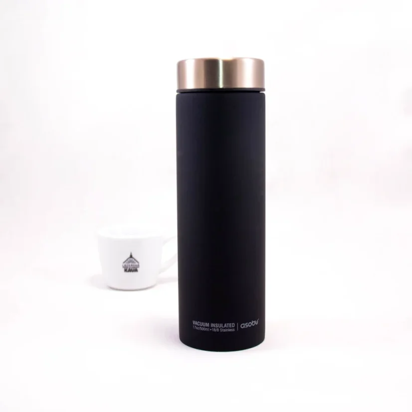 Golden Asobu Le Baton travel mug with a capacity of 500 ml, ideal for traveling.