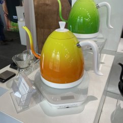 Brewista Artisan electric kettle in Candy Orange shade with a capacity of 1000 ml.