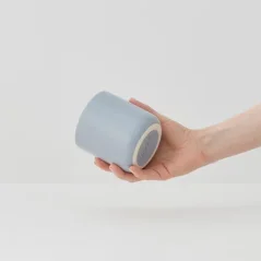 Kopp Aoomi Kobe Mug C01 med en volym på 400 ml tillverkad av stengods, idealisk för att brygga kaffe eller te.