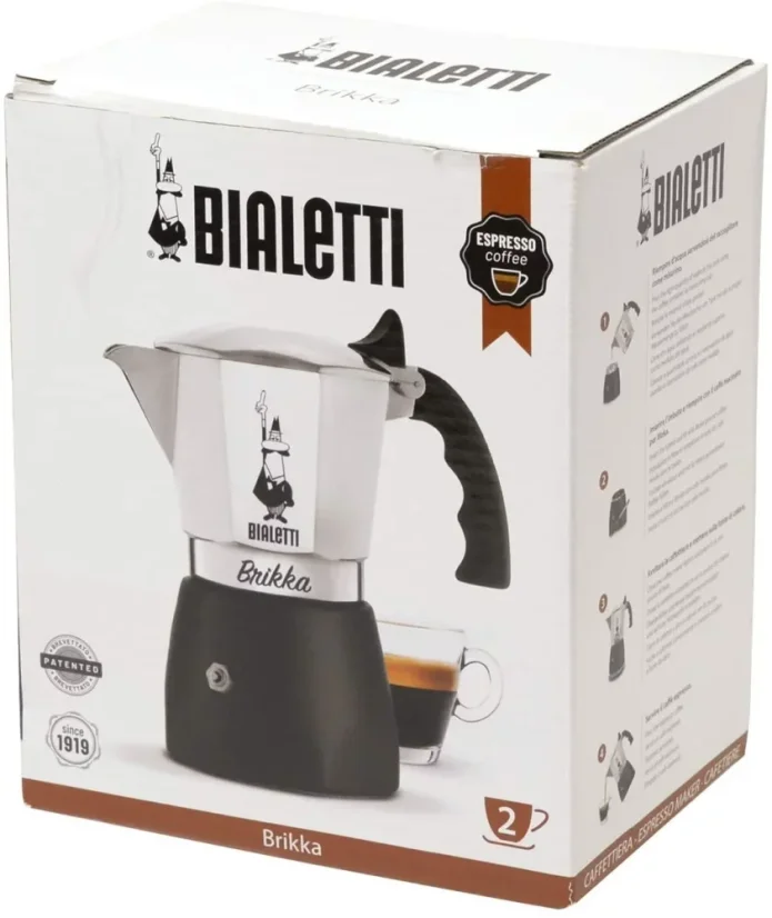 Bialetti Brika cafetera moka para 2 tazas en empaque original sobre fondo blanco