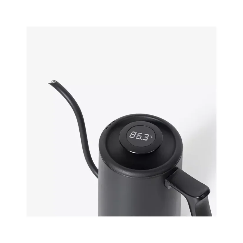 The digital thermometer Timemore is the perfect assistant for precise milk temperature measurement, ensuring perfect results when preparing coffee beverages.