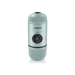 Wacaco Nanopresso v modrej farbe. Wacaco Nanopresso v modrej farbe.