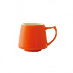 Coffee mug in orange with a capacity of 200 ml. Origami brand.