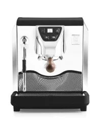 Schwarze Heim-Espressomaschine Nuova Simonelli Oscar Mood mit programmierbaren Tasten für einfache Kaffeezubereitung.