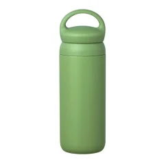 Termoska Kinto Day Off vo zelenej farbe s objemom 500 ml, ideálna na udržanie teploty nápojov na cestách. Termoska Kinto Day Off vo zelenej farbe s objemom 500 ml, ideálna na udržanie teploty nápojov na cestách.