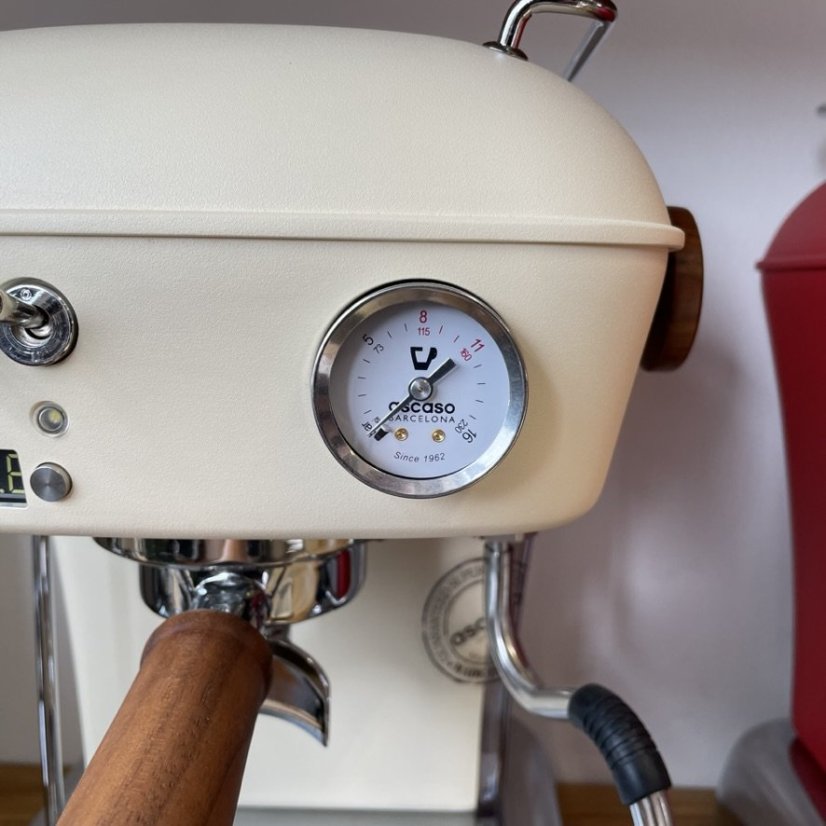 Home espresso machine Ascaso Dream PID in Sweet Cream color with an aluminum boiler ensuring efficient heat transfer.