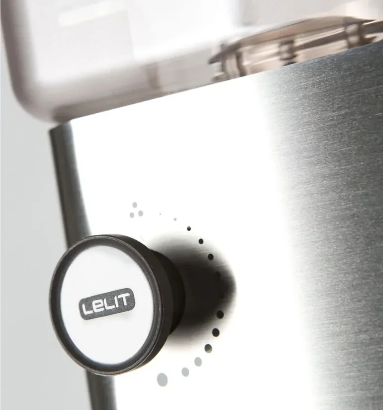 Cafetera espresso manual Lelit Kate PL82T fabricada en acero inoxidable.