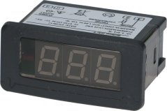 Digital Thermometer mat engem schwaarze rechteckegen Kierper an engem dräistellege LED-Display, um Etikett d'technesch Donnéeën.