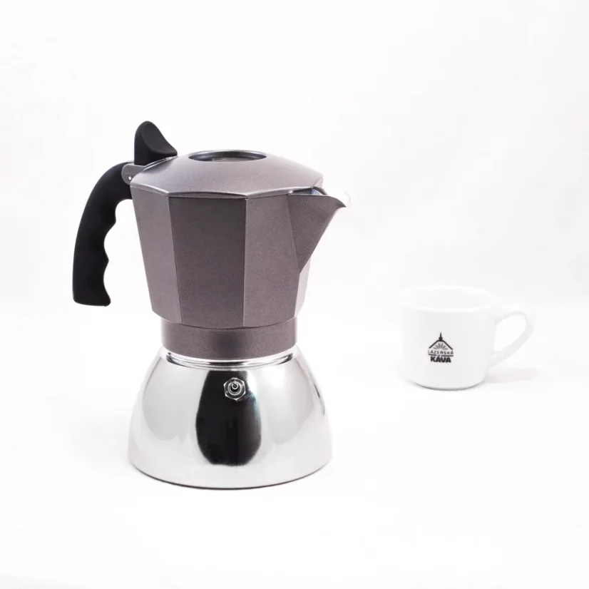 Cafetera Moka Bialetti Brikka Induction para 4 tazas, adecuada para cocinas de inducción.