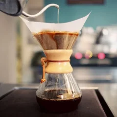 Kohvimasin Chemex Classic 8 puidust käepidemega.