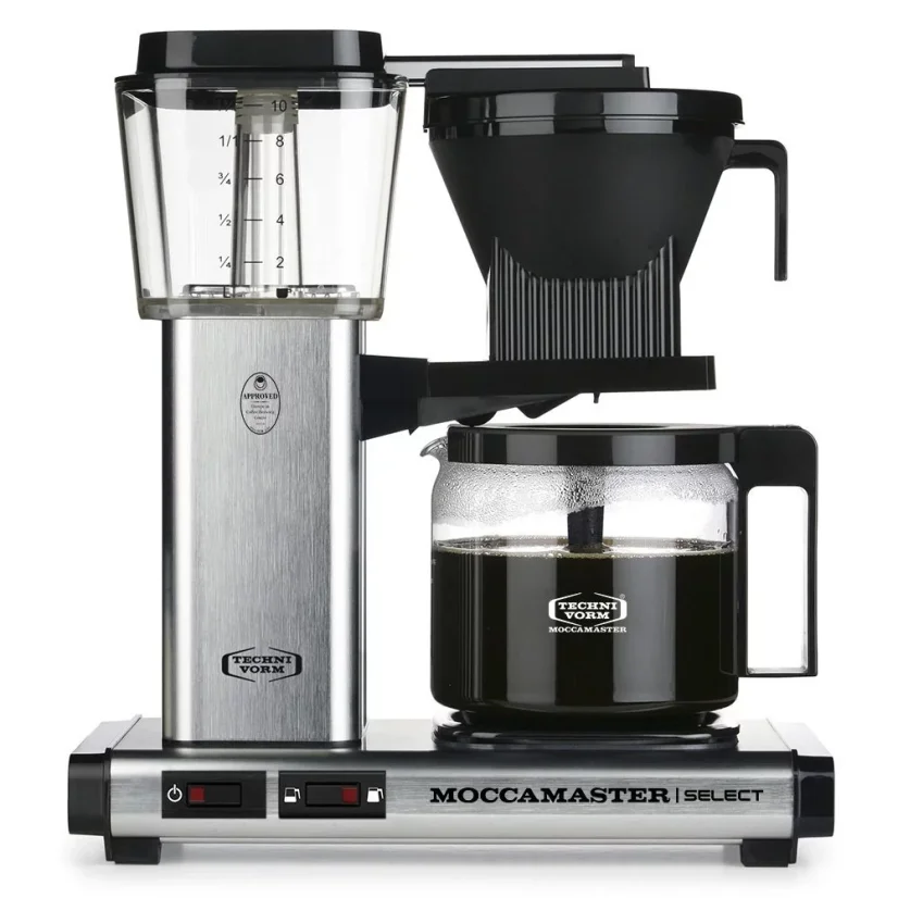 Príprava kávy v Moccamaster KBG Select Technivorm v striebornej farbe