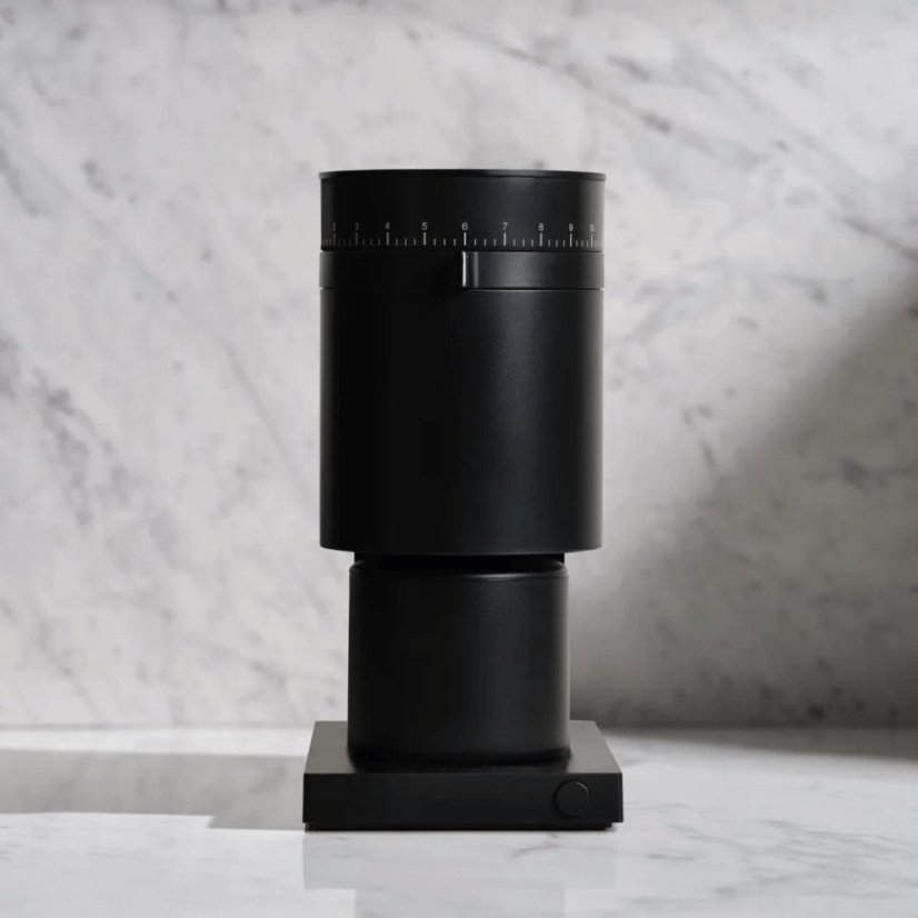 Universal black home grinder Opus.