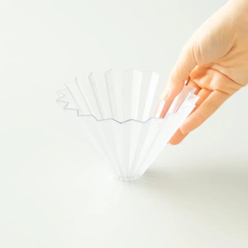 Dripper en plastique Origami Air de taille M. Finition transparente.