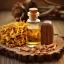 Huile essentielle de Palo Santo en flacon de 10 ml avec un effet apaisant naturel. Huile essentielle de Palo Santo en flacon de 10 ml avec un effet apaisant naturel.