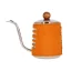 Orange Kanne mit Schwanenhals Barista Space Pour-Over mit einem Fassungsvermögen von 550 ml, ideal für die Zubereitung von Kaffee durch Übergießen.