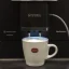 Automatischer Kaffeevollautomat Nivona NICR 960 mit der Funktion, Kaffee und Milch gleichzeitig auszugeben, ideal für die schnelle Zubereitung von Cappuccino oder Latte.