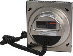 Récksäit vum Motor mat Ventilator, digitalt Bedéngungspanel mat engem Display, Knäppercher, engem Netzkabel an engem Konnektor.