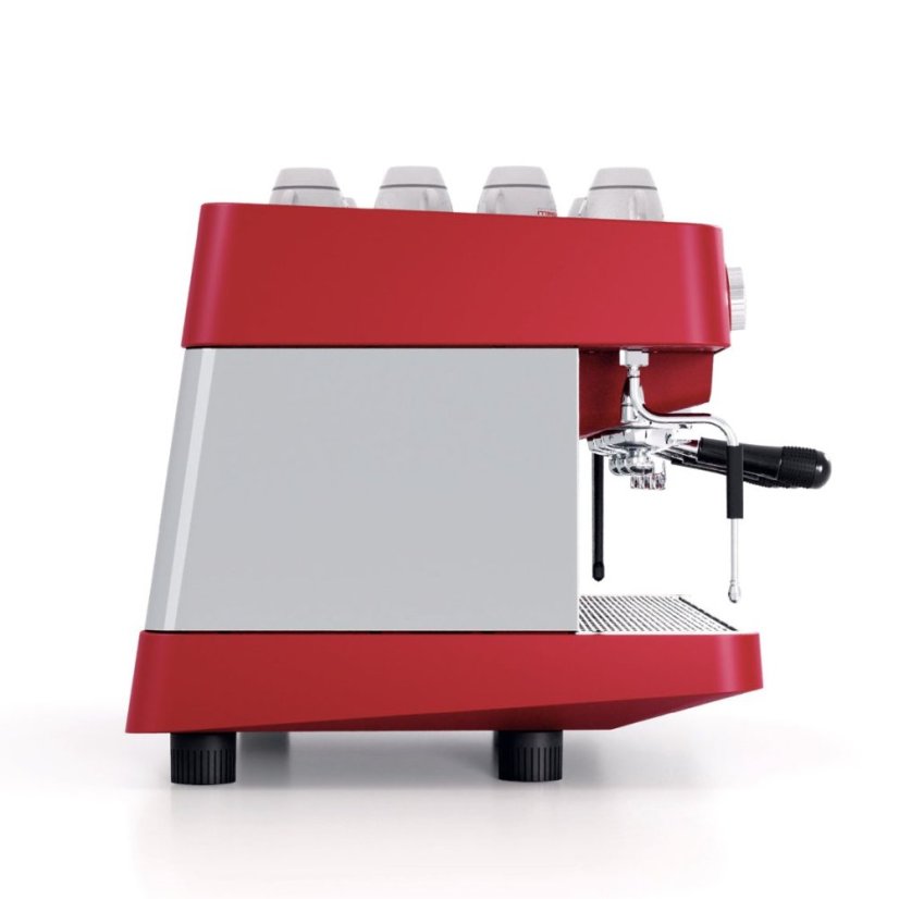 Profesionálny trojpákový kávovar Nuova Simonelli Aurelia Volumetric 3GR v červenej farbe.
