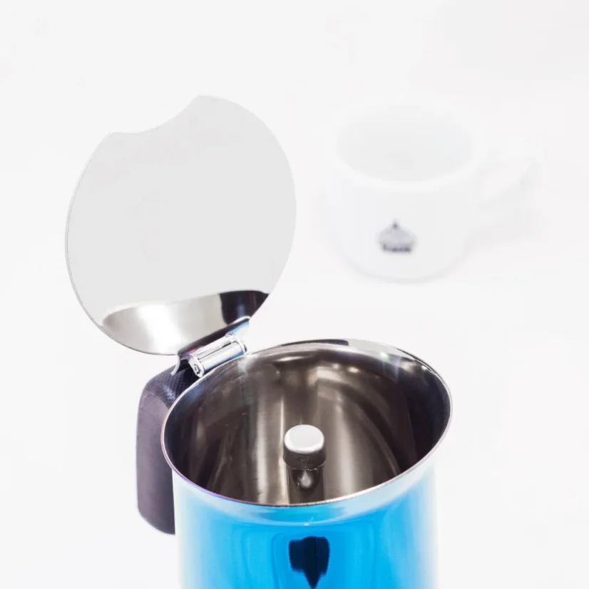 Moka pot Bialetti New Venus Blue for 4 cups with a capacity of 170 ml, in a beautiful blue color.