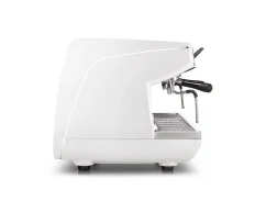 Máquina de café profesional de palanca Nuova Simonelli Appia Life 2GR en color blanco con un volumen de caldera de 11 litros.