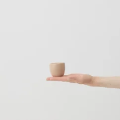 Pomarańczowy kubek do espresso Aoomi Sand Mug A04 o pojemności 80 ml, idealny dla miłośników mocnej kawy.