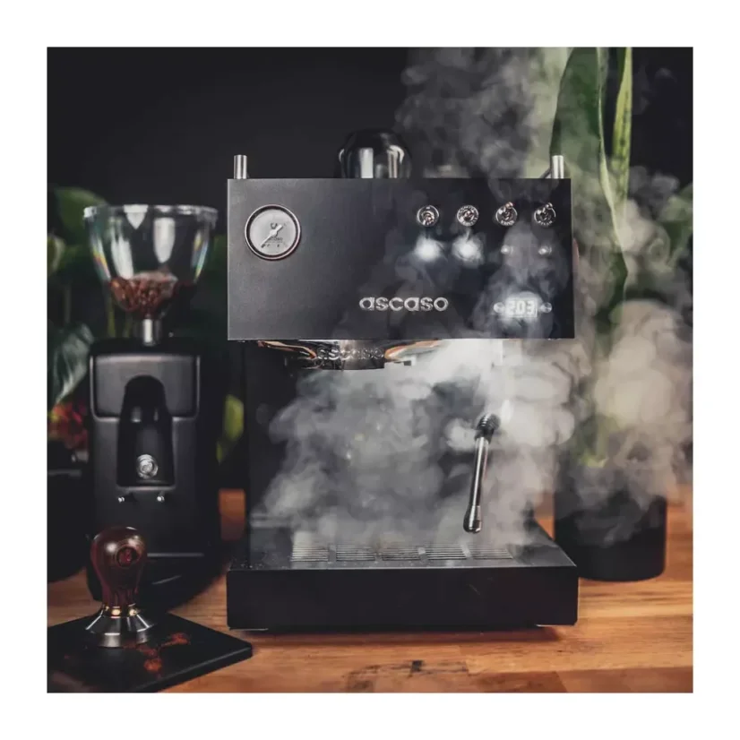 Haushalts-Espressomaschine Ascaso Steel UNO Black mit Edelstahlkessel, ideal für die Zubereitung von Espresso.