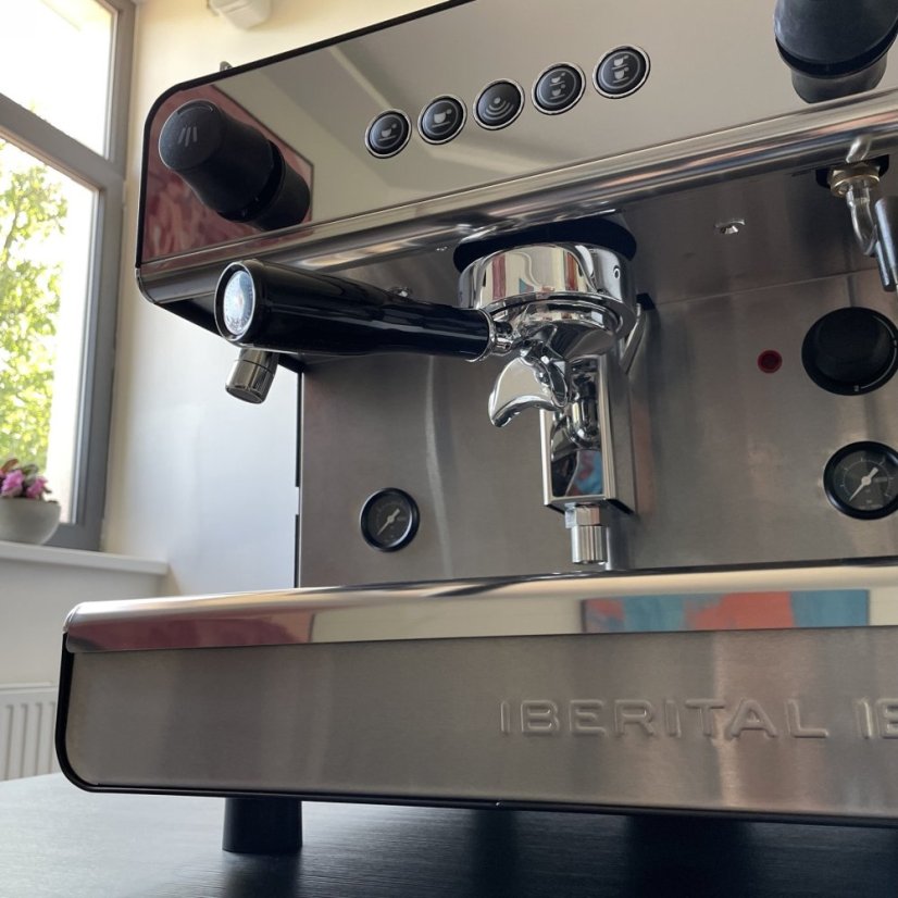Professional lever espresso machine Iberital IB7 Standard 1GR without display in stylish design.