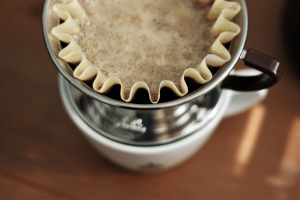 Zubereitung von Kaffee in der Kalita Wave Kaffeemaschine