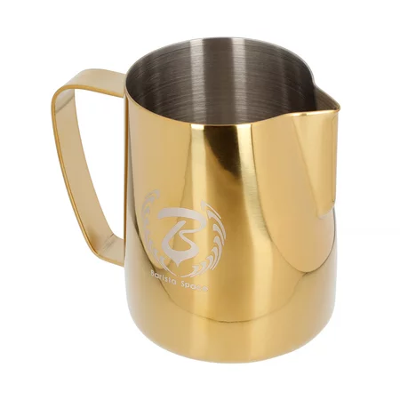 Zlatá kanvica na mlieko Barista Space Golden s objemom 600 ml, ideálna na prípravu perfektnej peny.
