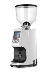 Biely profesionálny mlynček na kávu Eureka Atom Specialty 65.