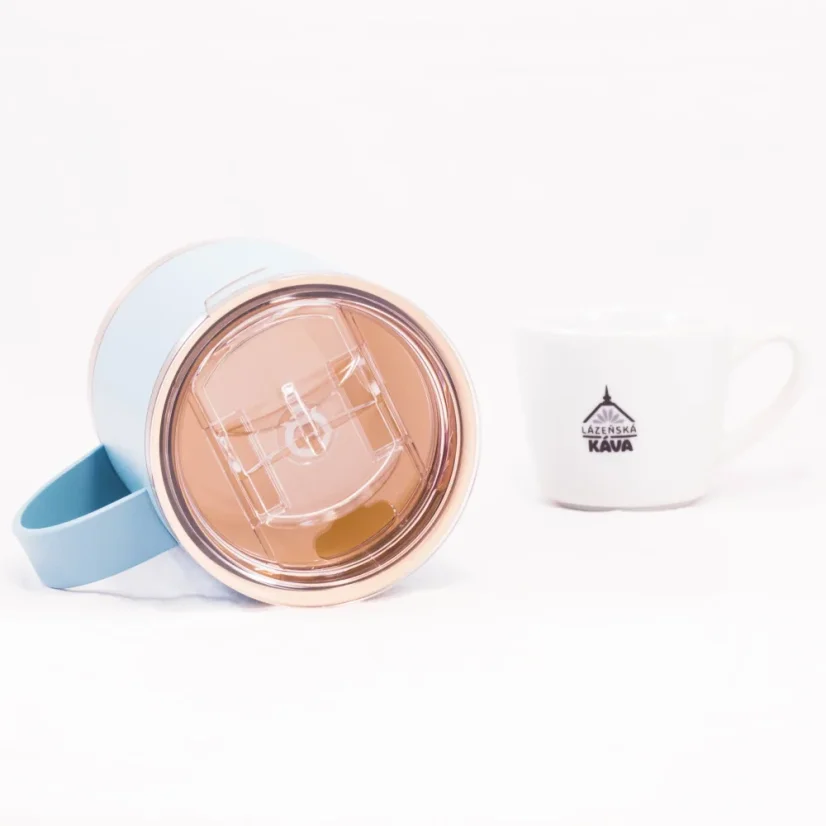 Blauer Thermobecher Asobu Ultimate Coffee Mug mit einem Volumen von 360 ml, ideal für unterwegs.